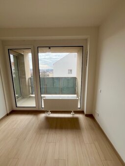 2-izb.byt SLNEČNÁ PLÁŇ, loggia, skolaudovaný - 8