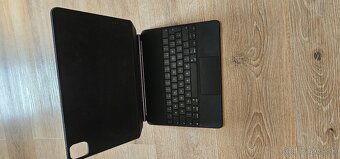 Apple Magic Keyboard 12'9 - 8