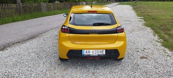 Peugeot 208 - 8