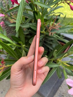 iPhone XR Coral 128 GB – zachovalý, s krytmi - 8