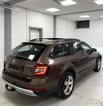 Skoda Octavia Scout 2.0TDI 110Kw 4x4 Webasto/Canton/Panorama - 8