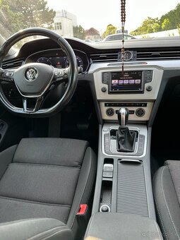 Predám VW Passat - VIRTUAL Cockpit. - 8