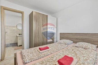 PREDAJ : pozemok 1323 m2, dve bytové jednotky, Štvrtok na Os - 8