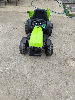 Detský traktor na baterky s vlečkou - 8