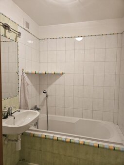 Na predaj priestranný 3 izbový byt s nádherným výhľadom - 8