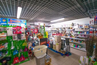Exkluzívne Vám ponúkame na predaj polyfunkčný dom v centre T - 8
