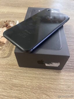 Apple iPhone 8 / 64GB Black / TOP stav - 8
