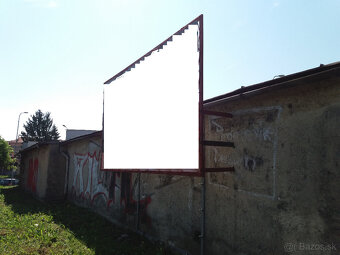 Garáž z reklamnou plochou v centre mesta Zvolen - 8