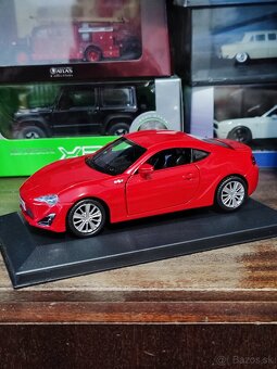 Modely áut Toyota a Mitsubishi - 8