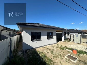 TRNAVA REALITY - Postavený RD s prístreškom a terasou, obec - 8