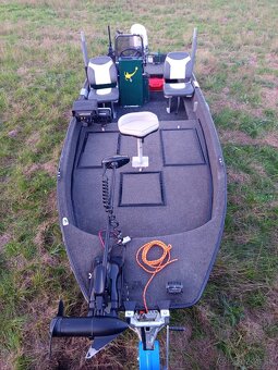 Predám rybársky čln so závesným motorom Honda BF30HP - 8