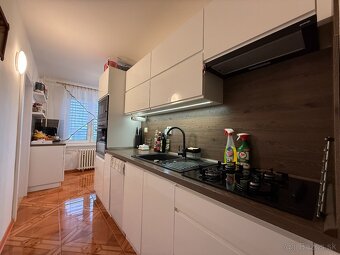 Nadštandardný štvorizbový byt v absolútnom centre Lučenca - 8