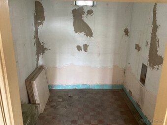 Starší 4 izbový dom v obci ŽIRANY okr. Nitra na predaj - 8