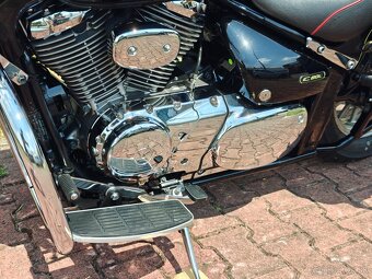 Suzuki C 800 Intruder - 8