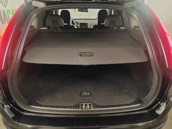Volvo XC60 D4 R-Design,NOVÝ MOTOR 124tisíc KM,TOP STAV - 8