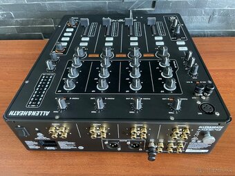 Allen & Heath - 8