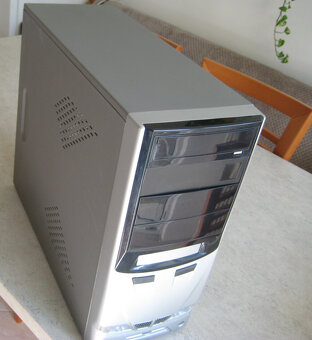 ♦️ B M W ♦️ počítačová skriňa ♦️ - 8