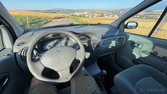 Renault Megane Scenic - 8