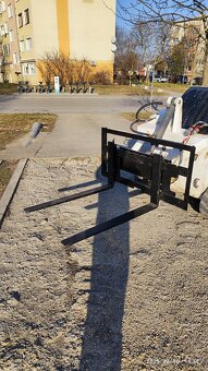 Univerzálni mini nakladač - 8