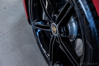 Porsche Taycan - 8