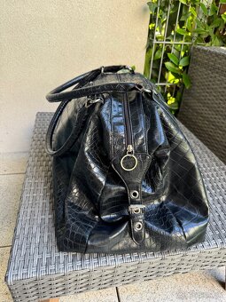 Lakovaná dámska taška Bueno - 8