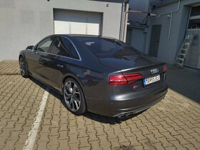 Audi S8 - 8