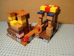 21167 LEGO Minecraft The Trading Post - 8