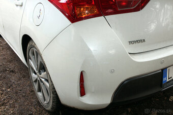Toyota auris hybrid 1,8 - 8