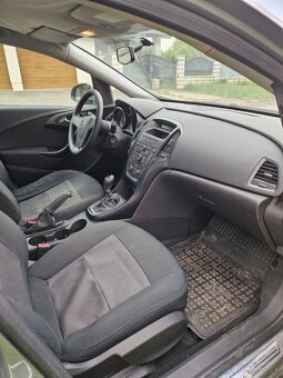 Opel Astra J 1,4 74kw. 2010 - 8