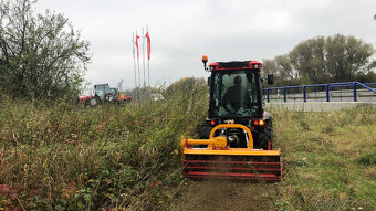 Malotraktor AGT 1060 Turbo + kabina otočné pracoviště, 56 HP - 8