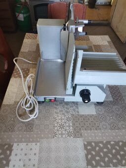 PREDAM PROFESIONÁLNE GASTRO NAREZOVE STROJE-KRAJAČE NS301 - 8