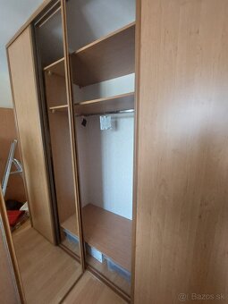 Vstavanárohová roll door skriňa - 8