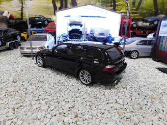 model auta BMW E61 M5 Touring čierna farba Otto mobile 1:18 - 8
