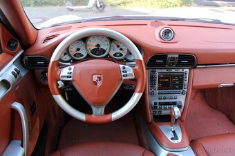 Porsche 911 997 Carrera Coupe - 8