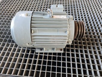 Predám pätkové el.motory 5,5kW , 4kW - 8