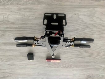 Držiak ŠPZ so smerovkami - 8