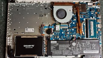 Lenovo IdeaPad 330 - 8