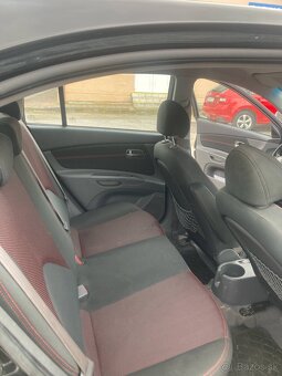 Kia Rio. 1.4 benzin - 8