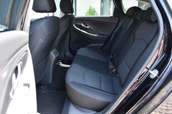 Hyundai i30 CW Kombi 1.5 T-GDI BENZÍN Family SR 2022 DPH - 8