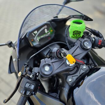 Kawasaki ZX6R čierna 2025 - 4900 km - SC Project výfuk - 8
