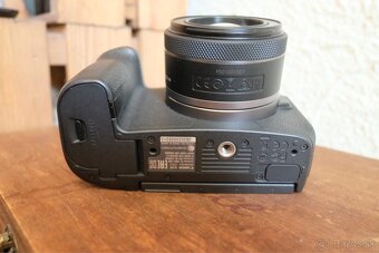 ✅ Canon EOS R - 8