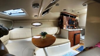 Motorový čln Regal - 2565, priestranný - 8