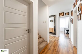 Na predaj-kompletne zrekonštruovaný rodinný dom s dvojgarážo - 8