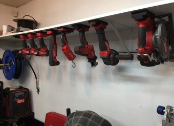 Nástenný držiak na organizáciu náradia Milwaukee 18V - 8