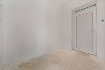 Rodinný dom s dvomi 3 izbovými bytovými jednotkami so záhrad - 8