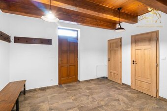 Krásna chata pod lesom s veľkým pozemkom. - 8