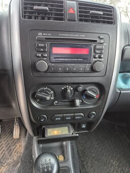 Suzuki JIMNY r.v. 2013, 58 080 km, čierna metalíza - 8