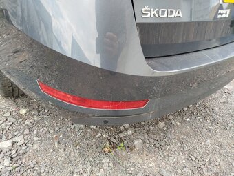 Rozpredám Superb 3 sedadlá, nárazník, blatník - 8