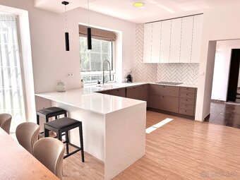 Predaj- 5i exkluzívny dom s wellness N. Zámky /5 km/ - 8