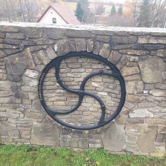 Liatinové kolesá na studňu - 8